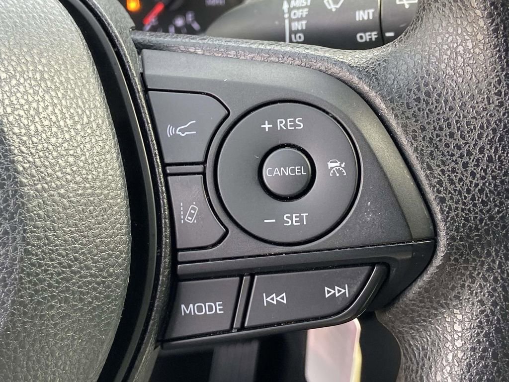 Used 2022 Toyota RAV4 LE image 33