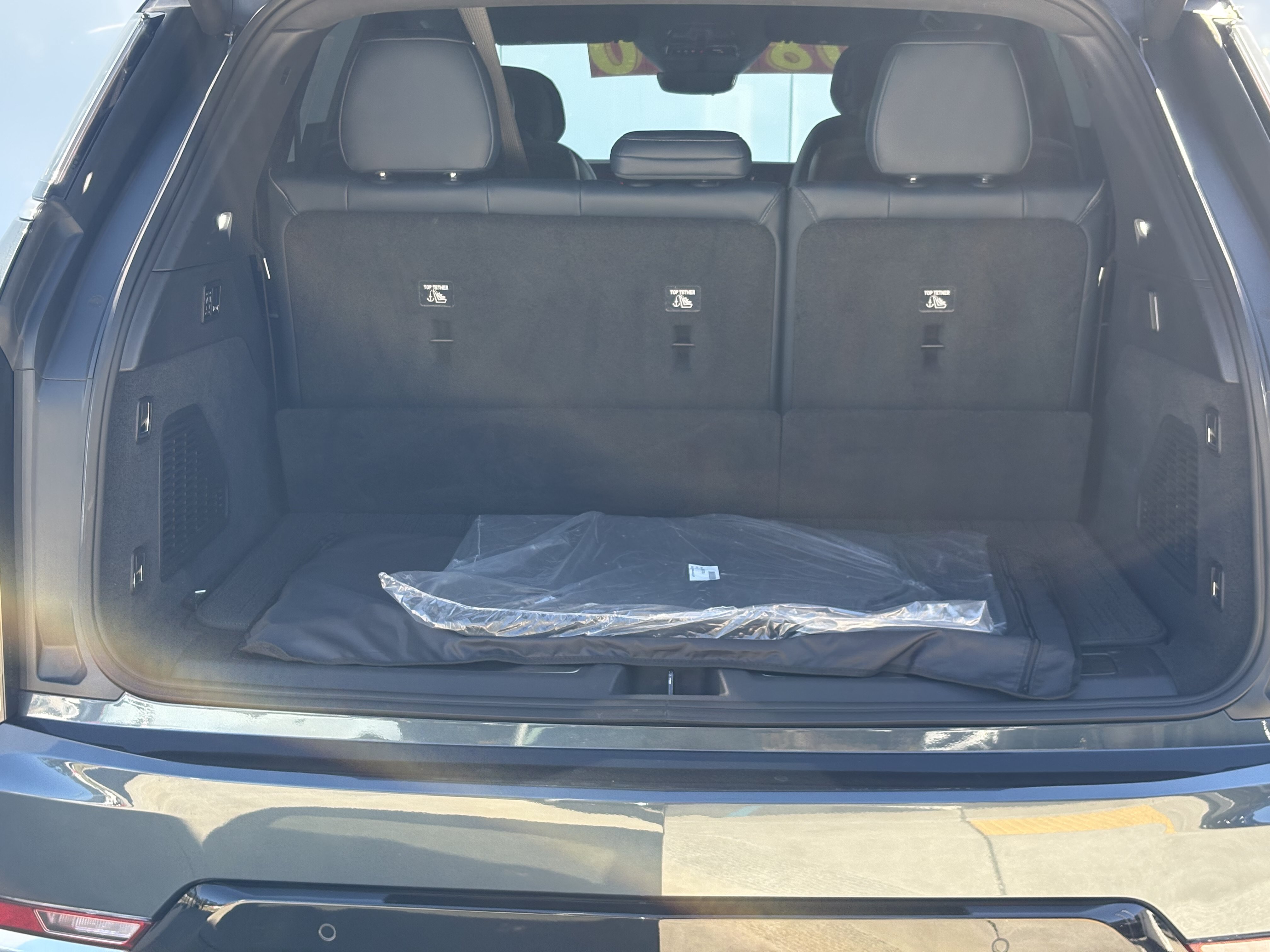 Certified 2025 Cadillac Escalade IQ Luxury 2 w/ LPO, Premium Carpet Package AWD/4WD image 9
