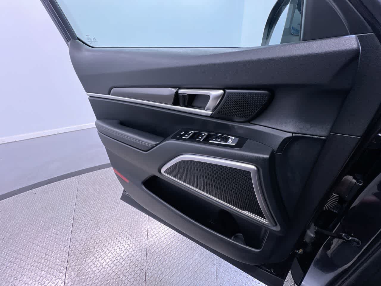Used 2025 Kia Telluride S FWD image 34