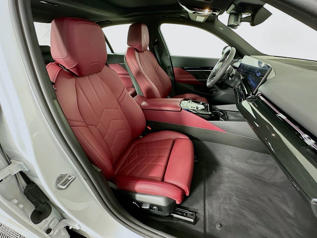 Used 2025 BMW 530i w/ M Sport Package RWD image 29