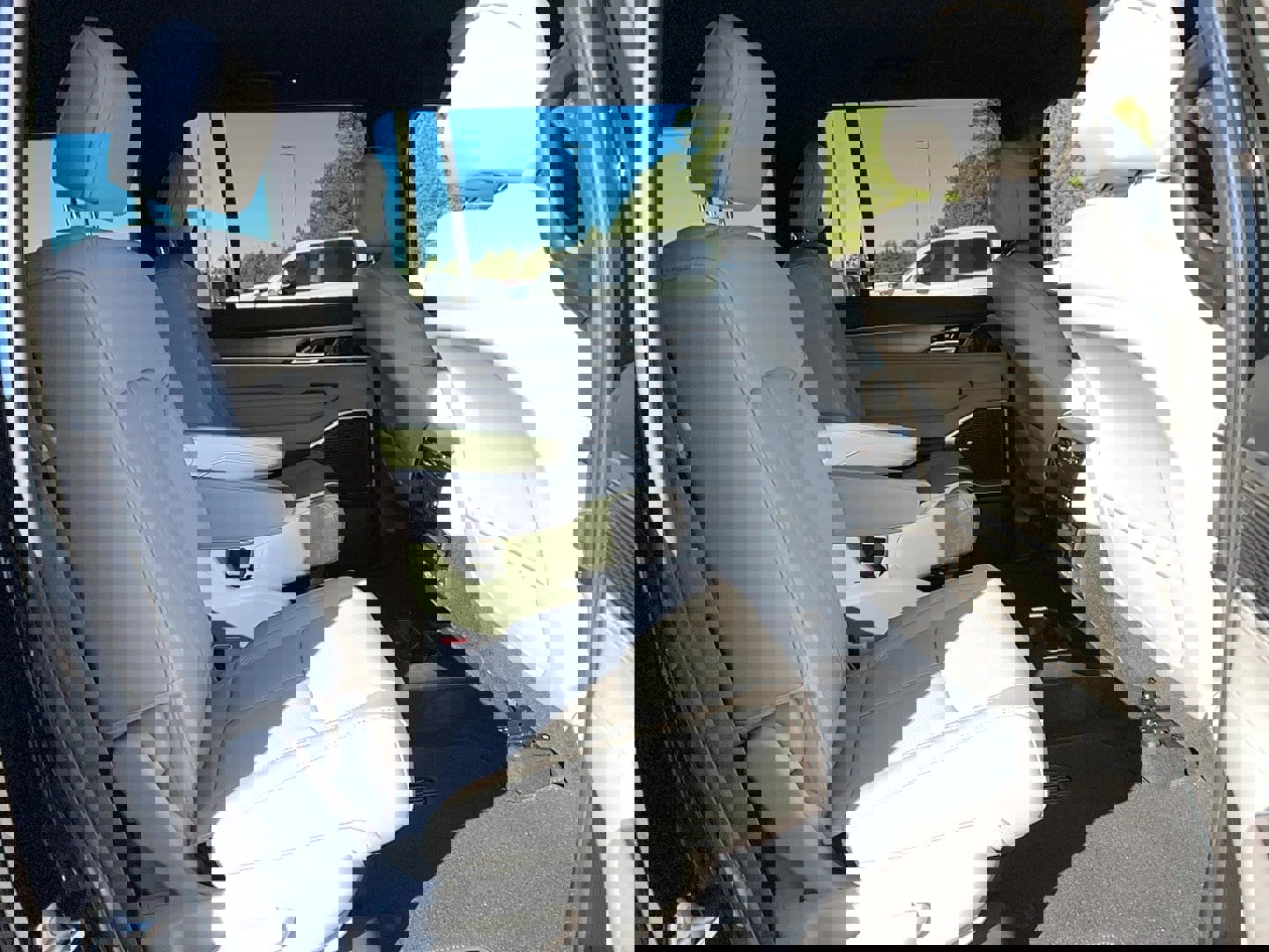 New 2026 Jeep Grand Wagoneer L 4X4 w/ HD Trailer Tow Package image 25