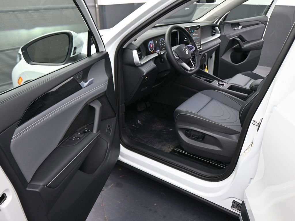 New 2026 Volkswagen Tiguan SE AWD/4WD image 38