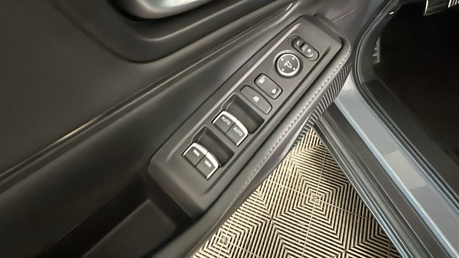 Used 2023 Honda Accord Sport image 11