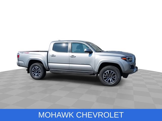 Used 2021 Toyota Tacoma TRD Sport w/ Technology Package AWD/4WD image 9
