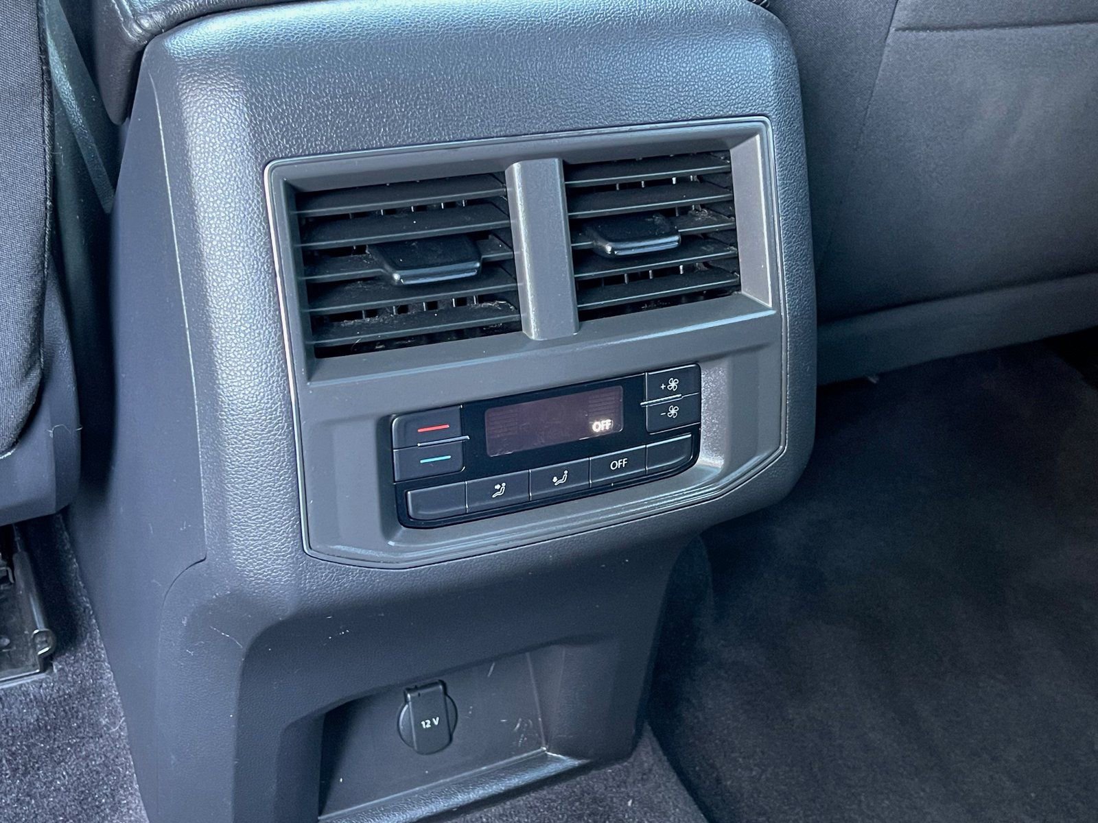 Used 2018 Volkswagen Atlas Launch Edition FWD image 17