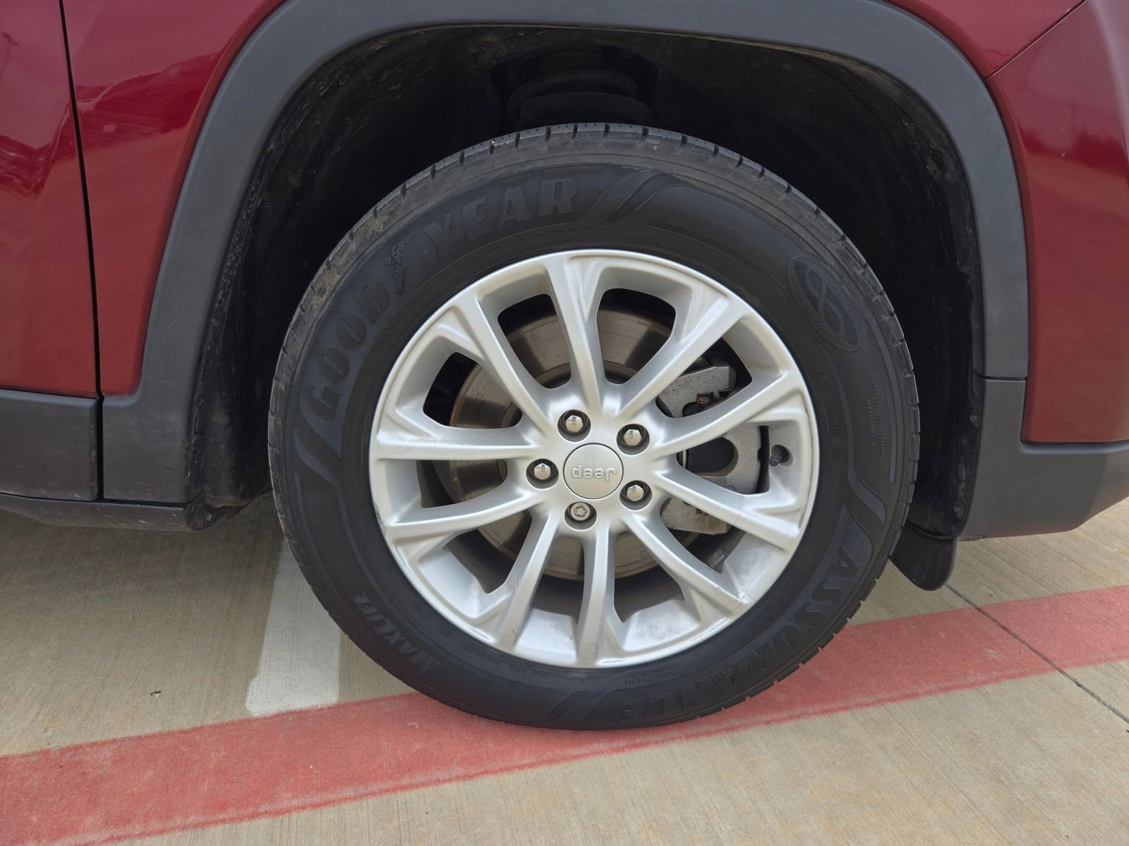 Used 2021 Jeep Cherokee Latitude FWD image 25