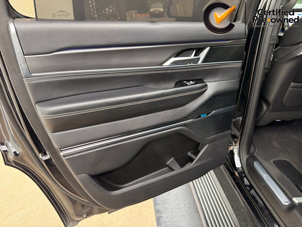 Used 2023 Jeep Grand Wagoneer Series II AWD/4WD image 48
