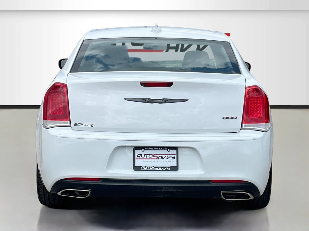 Used 2022 Chrysler 300 Touring w/ Sport Appearance Package RWD image 6