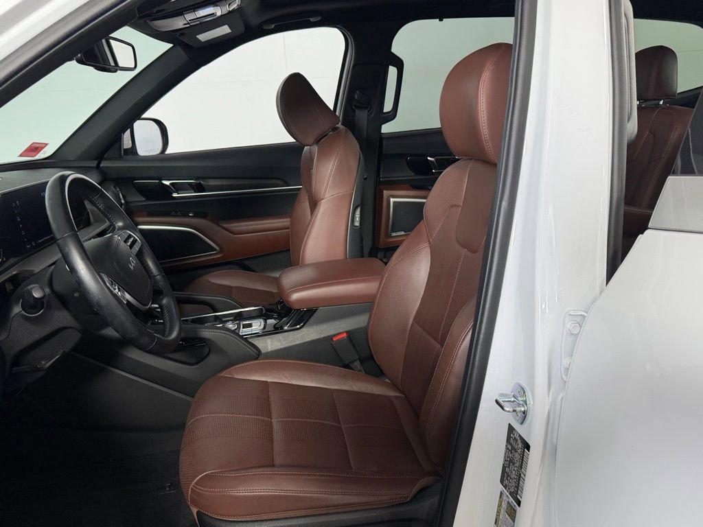 Used 2024 Kia Telluride EX w/ EX Captain's Chair Package FWD image 21