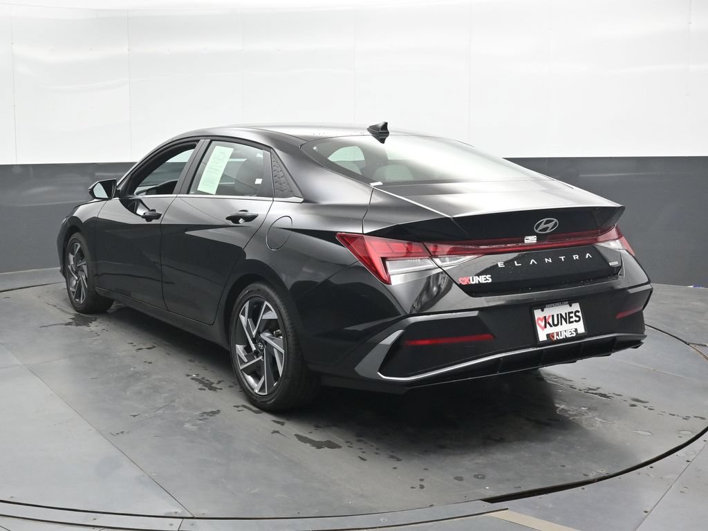 Certified 2026 Hyundai Elantra Limited w/ Cargo Package FWD image 10