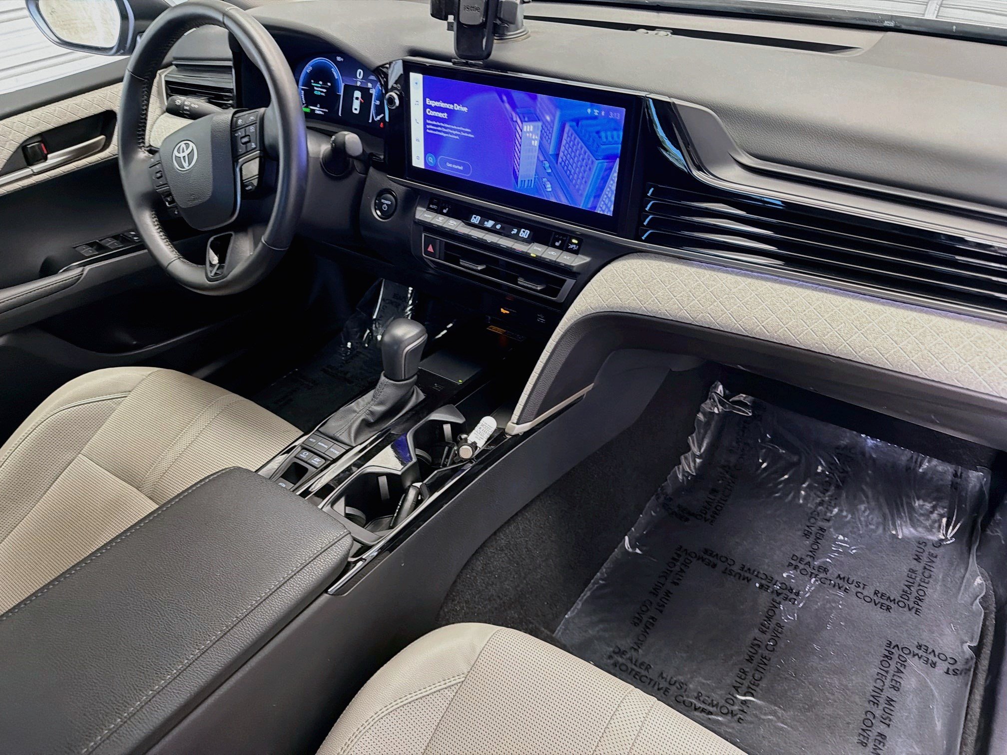 Used 2025 Toyota Camry XLE FWD image 12