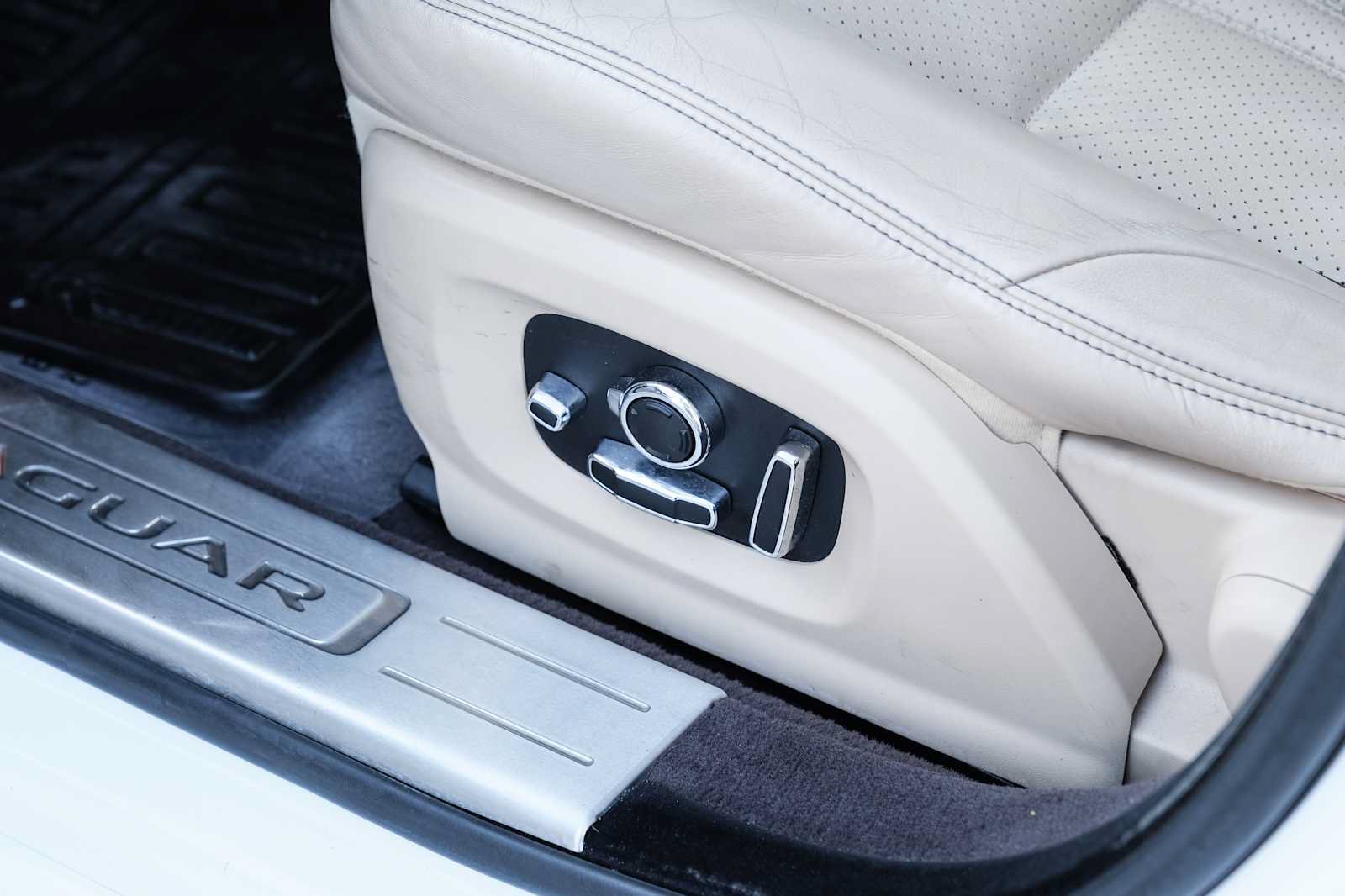 Used 2017 Jaguar XJ R-Sport RWD image 35