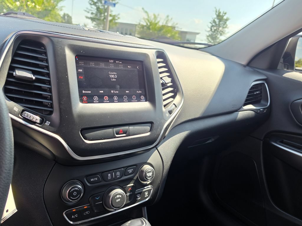 Used 2020 Jeep Cherokee Latitude AWD/4WD image 27