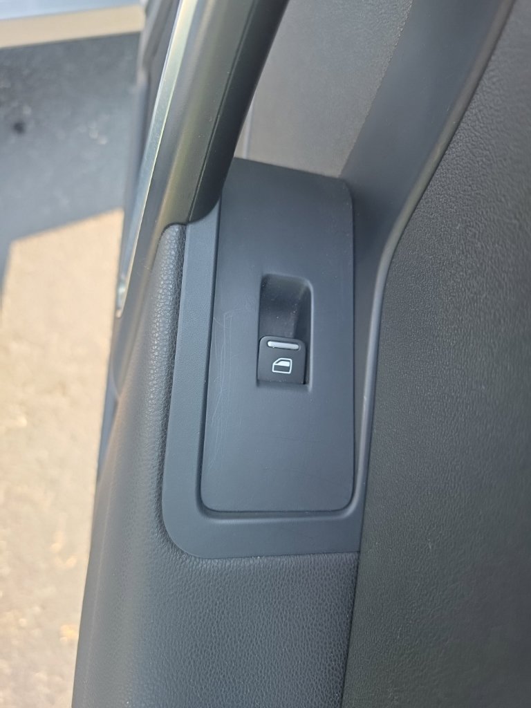 Used 2014 Volkswagen Beetle 2.5 FWD image 23