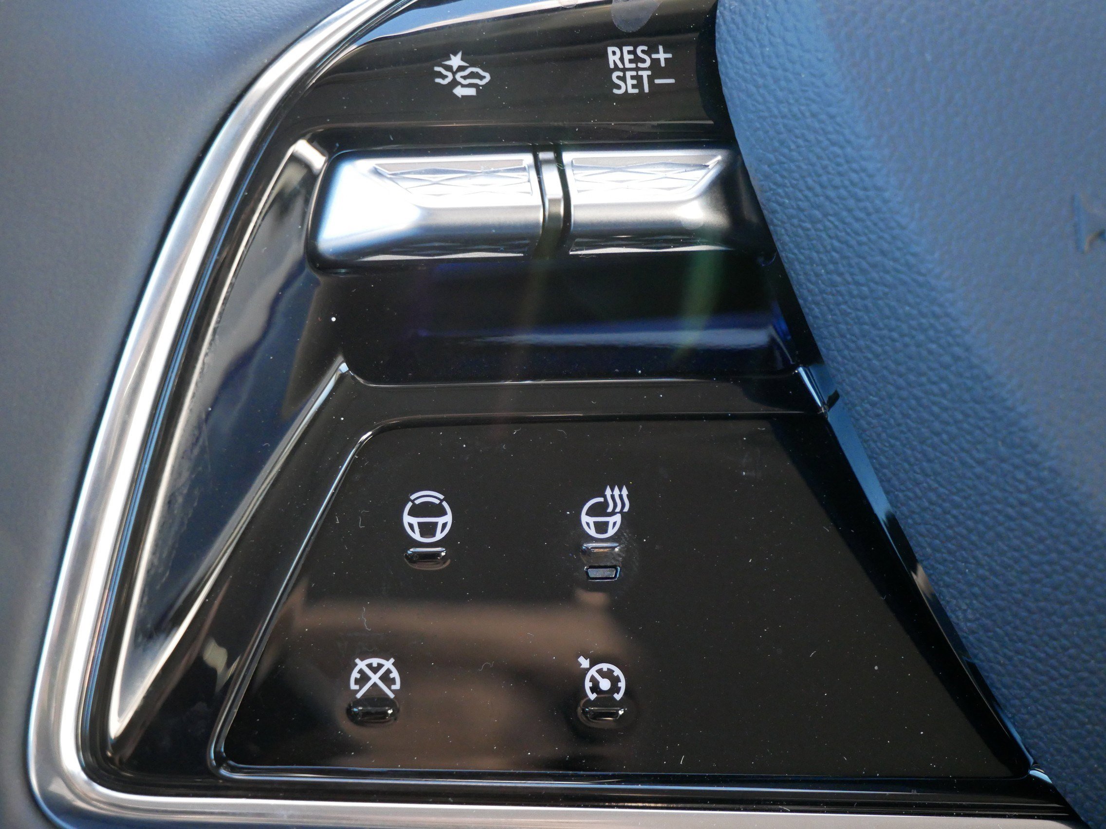 New 2026 Cadillac Optiq Luxury 2 image 26