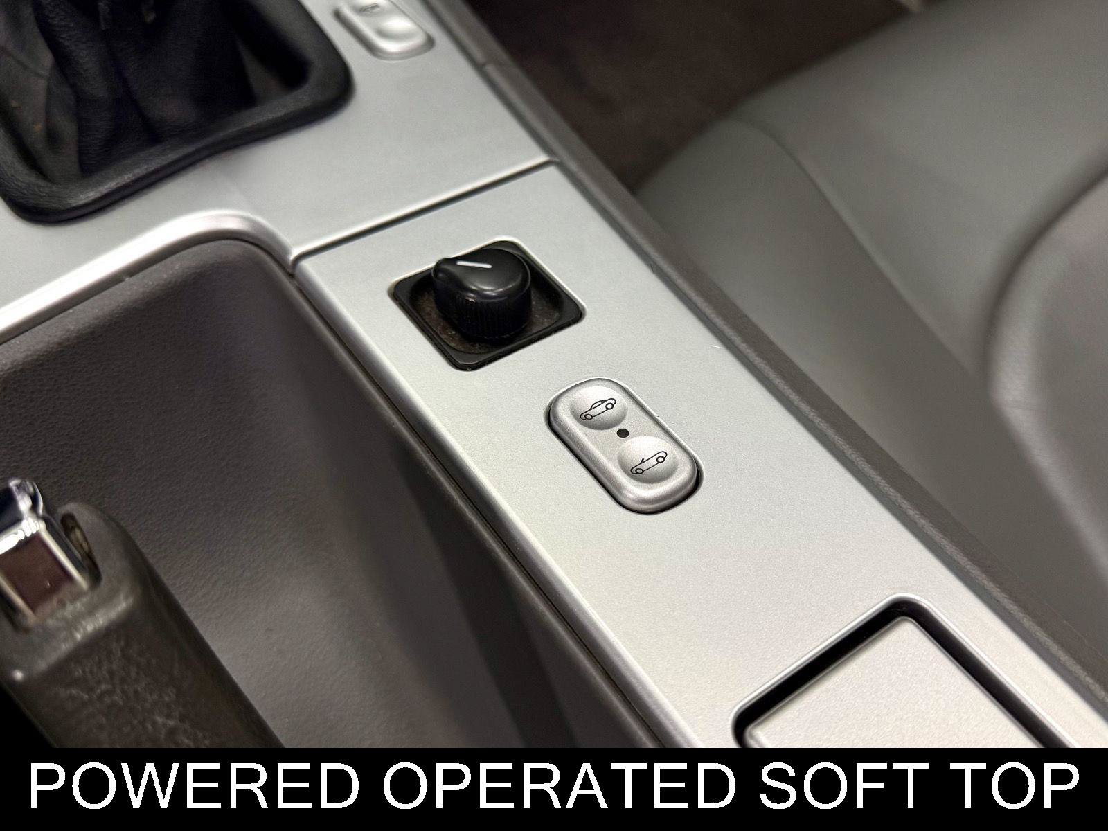 Used 2005 Chrysler Crossfire Limited RWD image 16