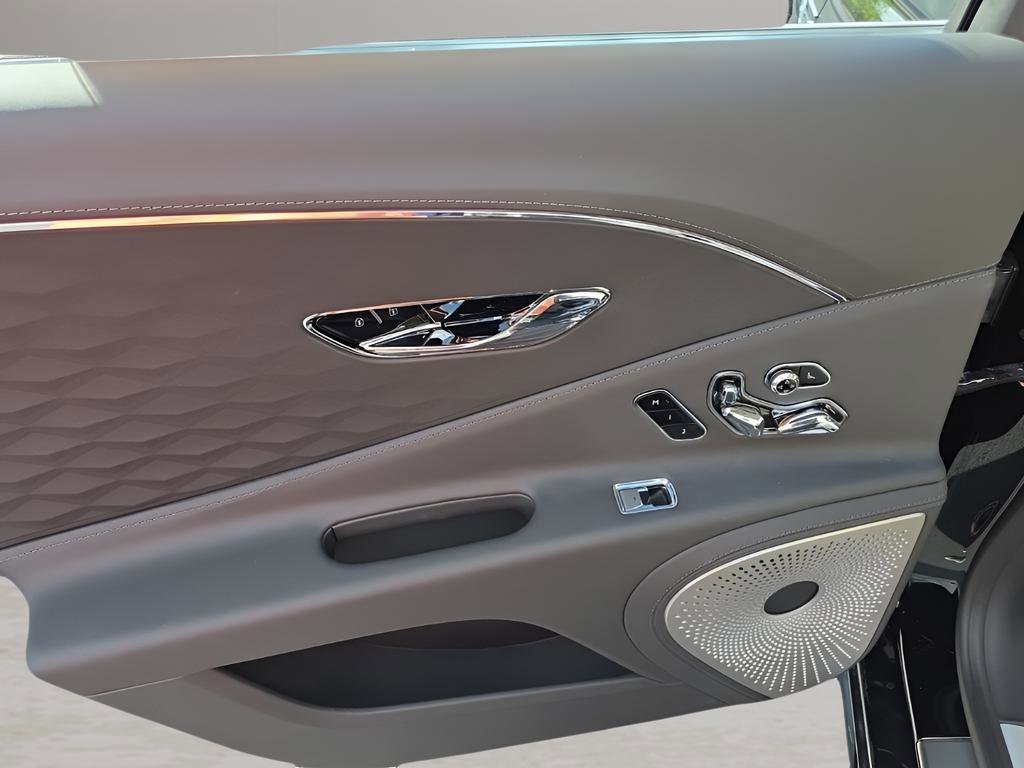 New 2025 Bentley Flying Spur Plug-In Hybrid image 31