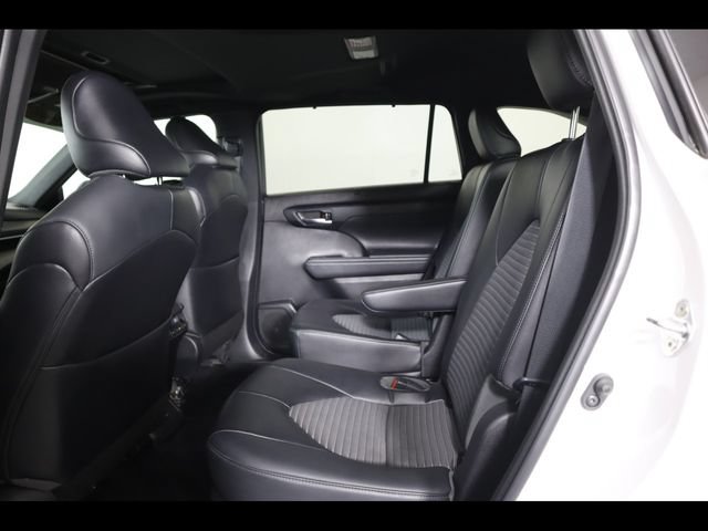 Used 2022 Toyota Highlander XSE AWD/4WD image 43