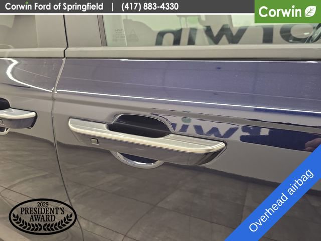 Used 2025 Kia Carnival FWD image 8