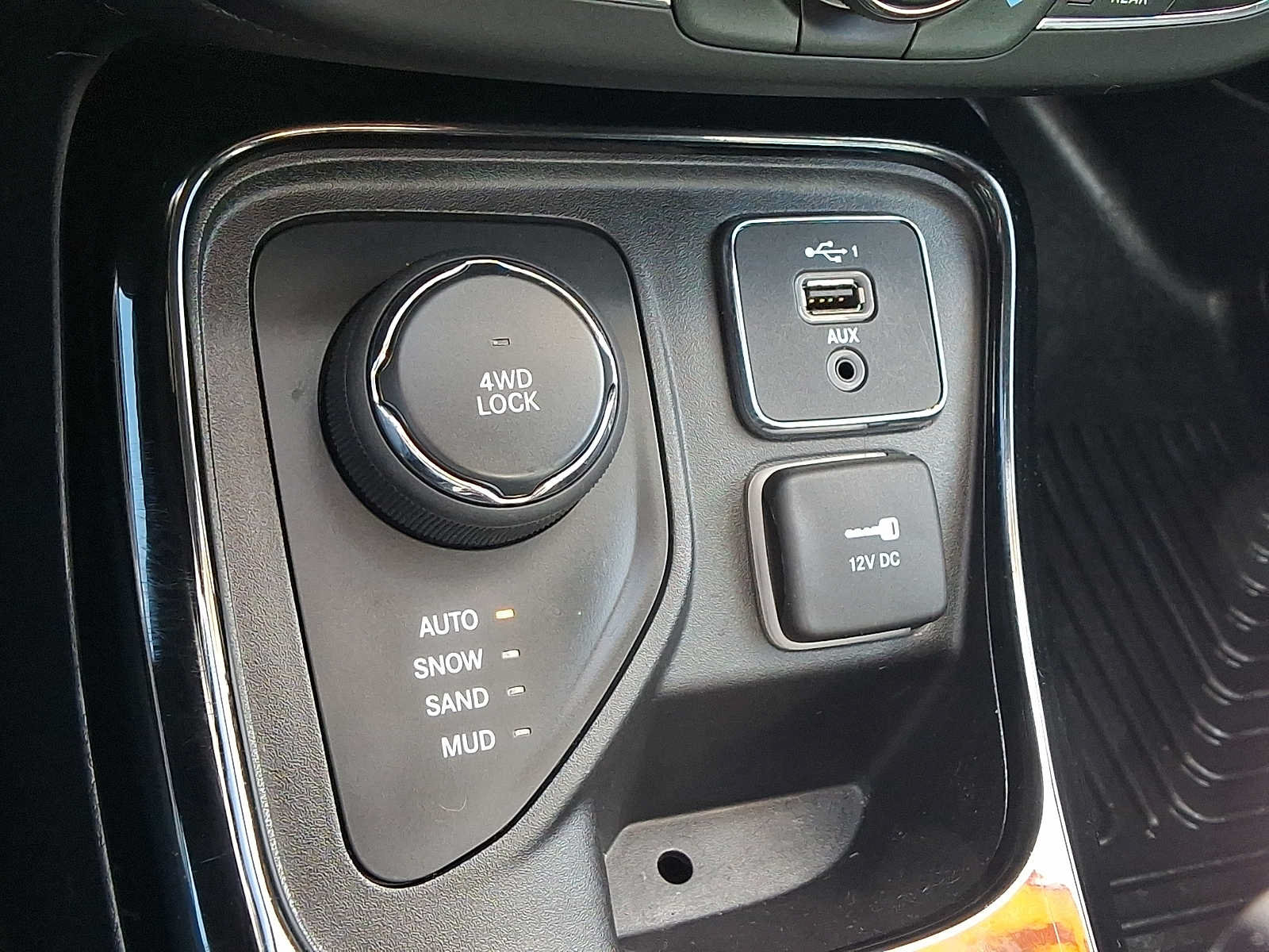 Used 2020 Jeep Compass Limited AWD/4WD image 23