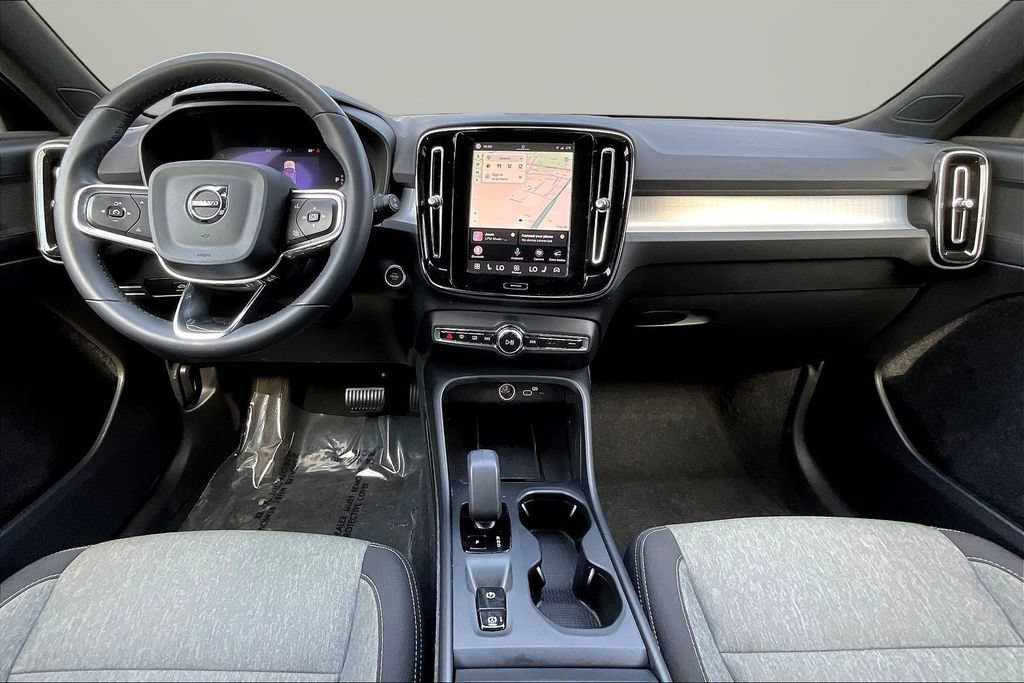 Used 2024 Volvo XC40 B5 Core AWD/4WD image 7