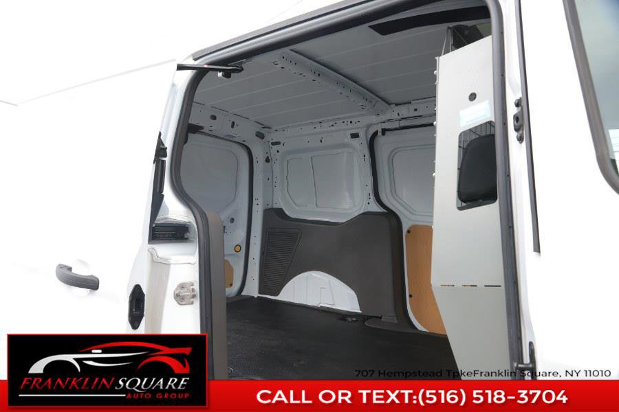 Used 2022 Ford Transit Connect XLT image 18