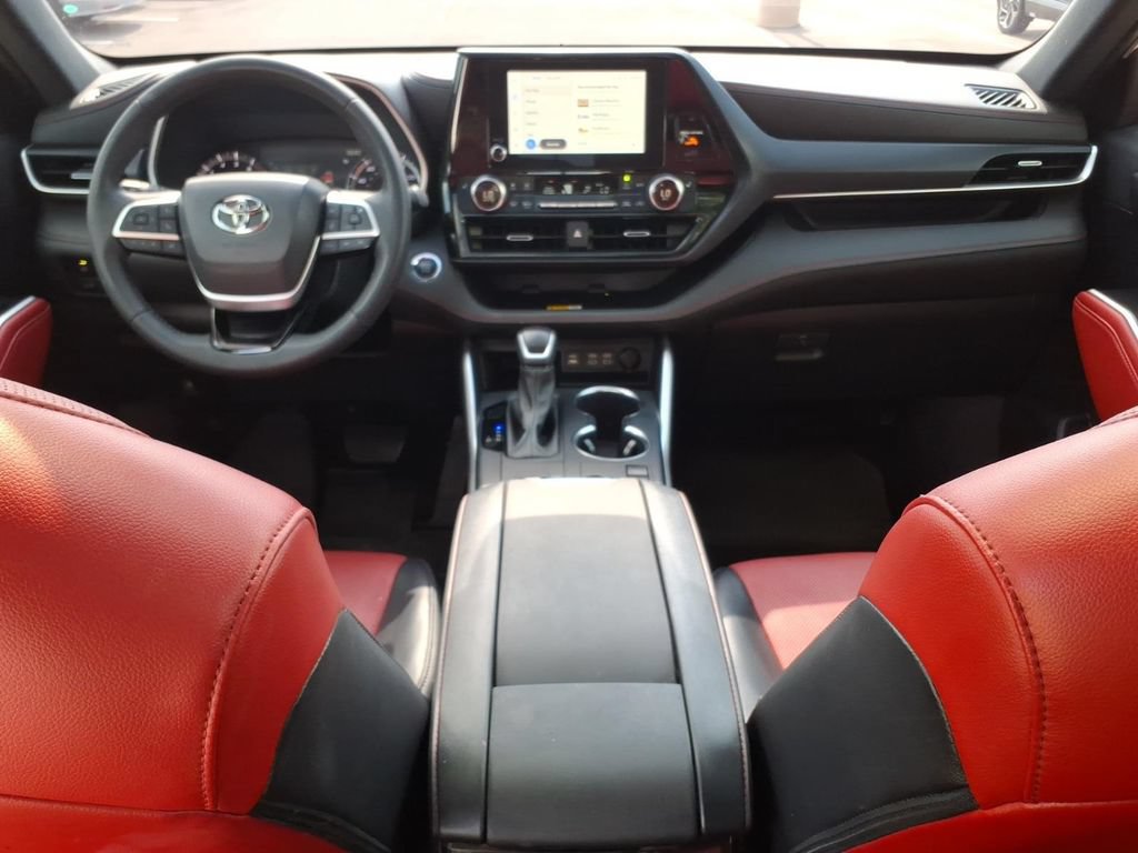 Used 2023 Toyota Highlander XSE FWD image 14