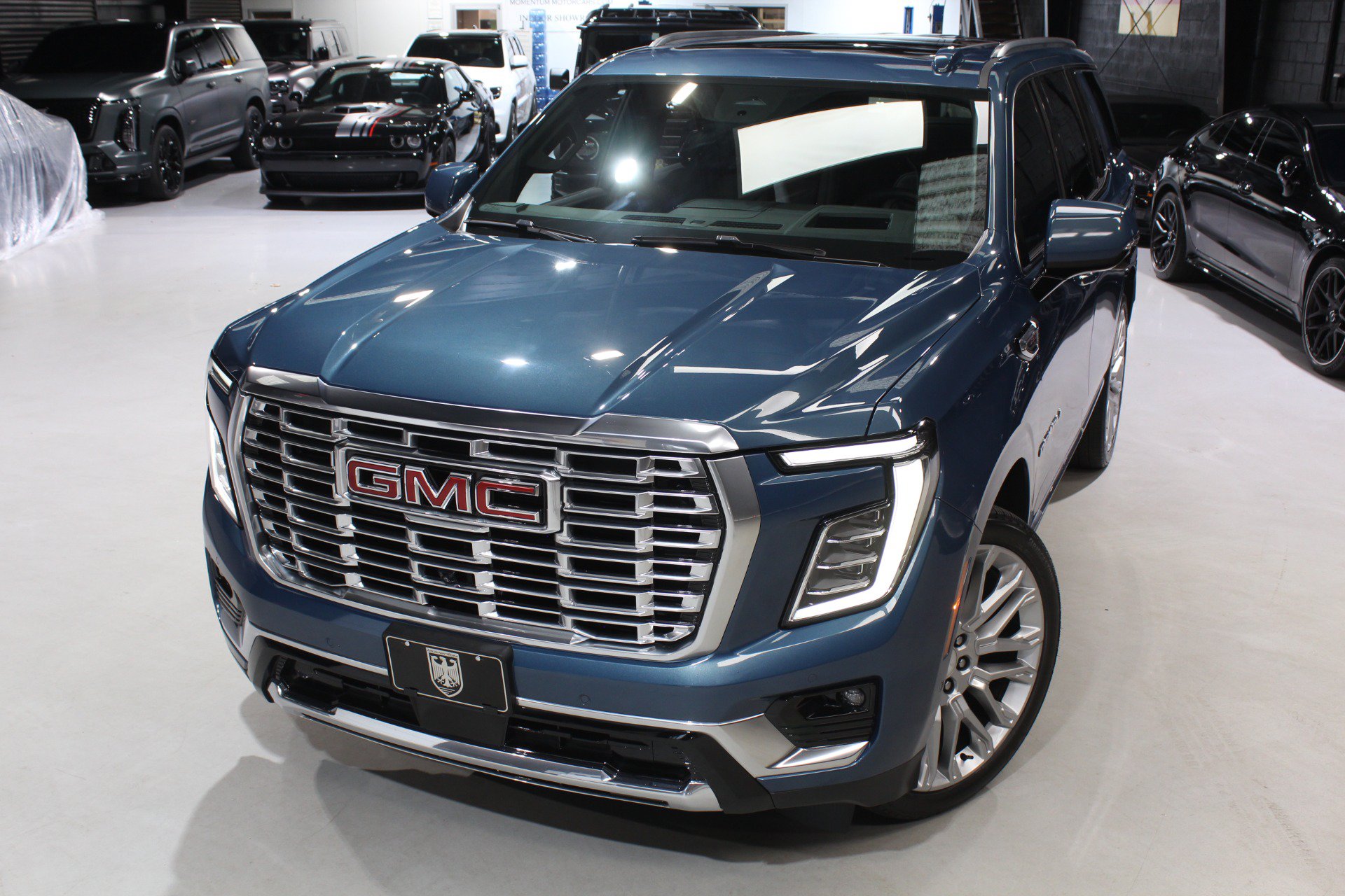 Used 2025 GMC Yukon Denali w/ Denali Reserve Package AWD/4WD image 5