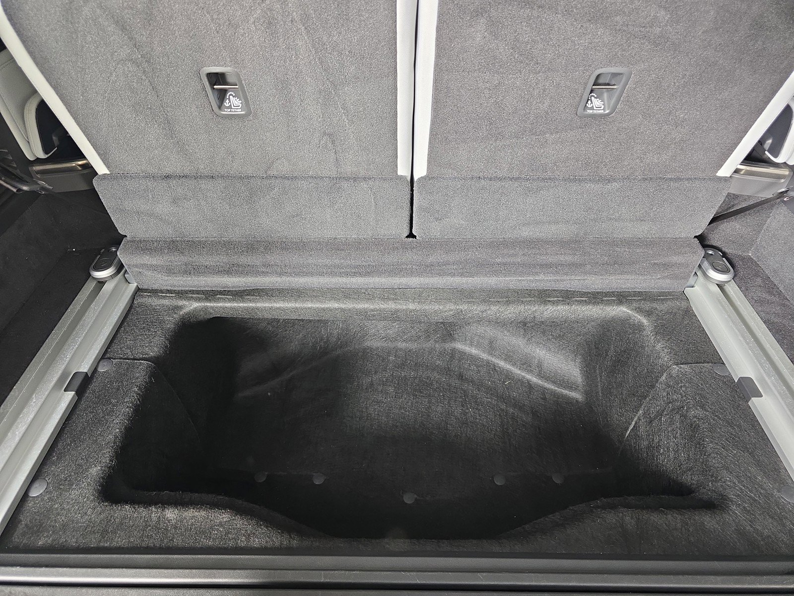 Used 2024 Rivian R1S Adventure image 26