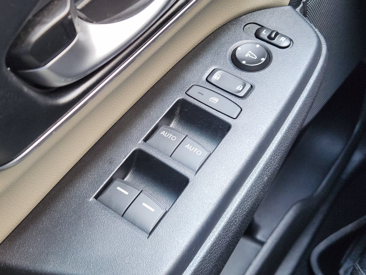 Used 2018 Honda CR-V Touring image 21