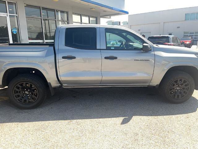 Used 2025 Chevrolet Colorado W/T w/ WT Custom Package RWD image 6