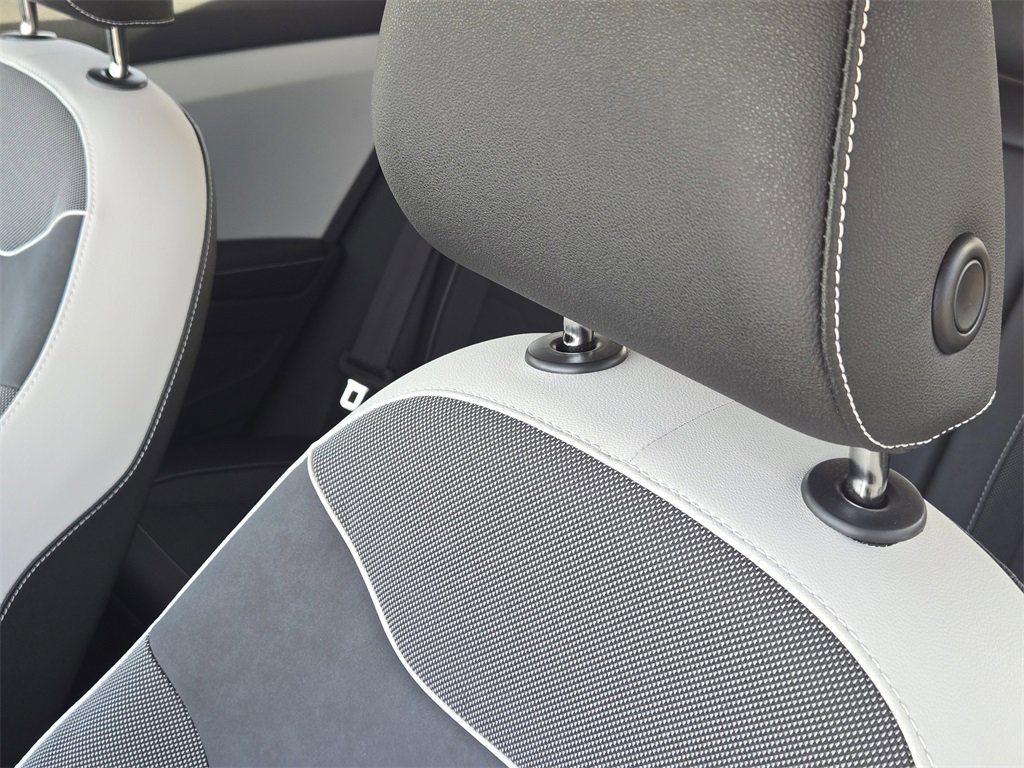 Used 2025 Volkswagen Taos SE image 16