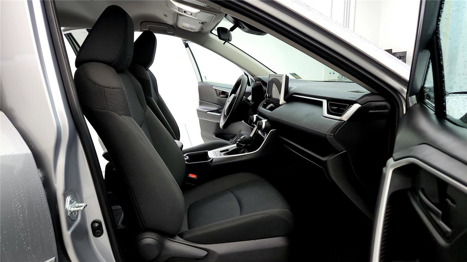 Used 2024 Toyota RAV4 LE image 17