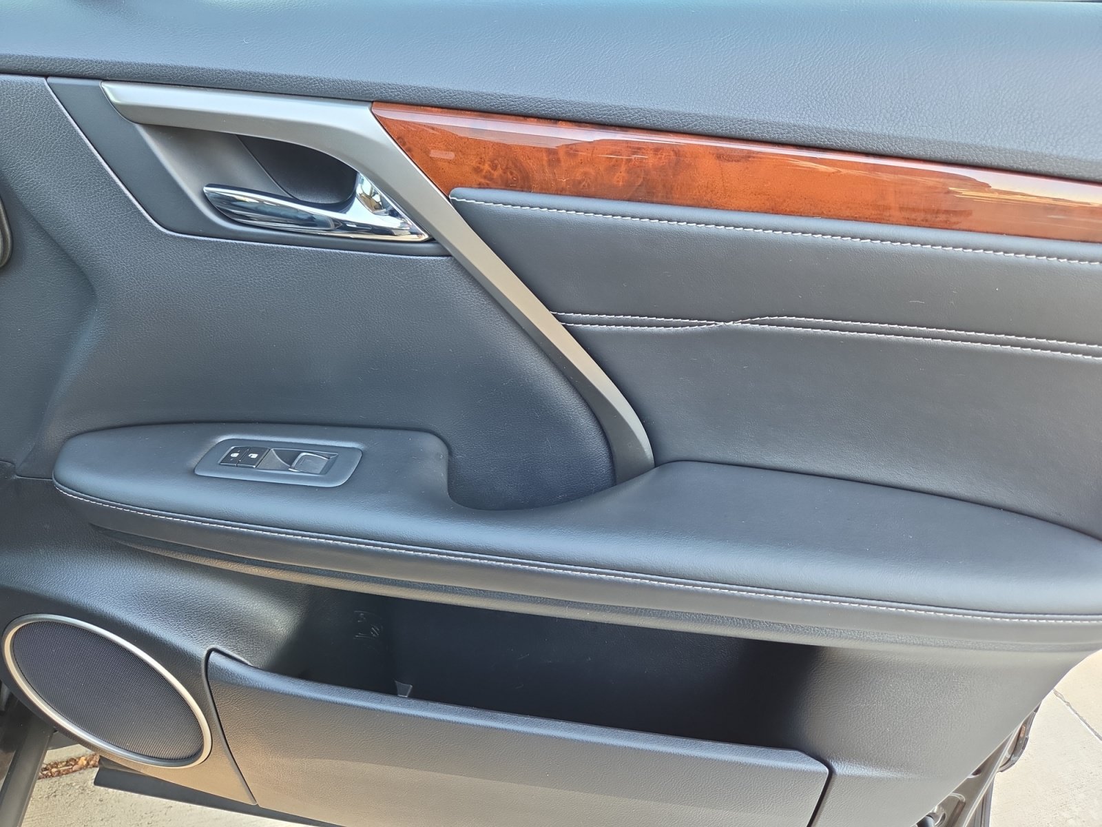 Used 2018 Lexus RX 350L FWD image 16