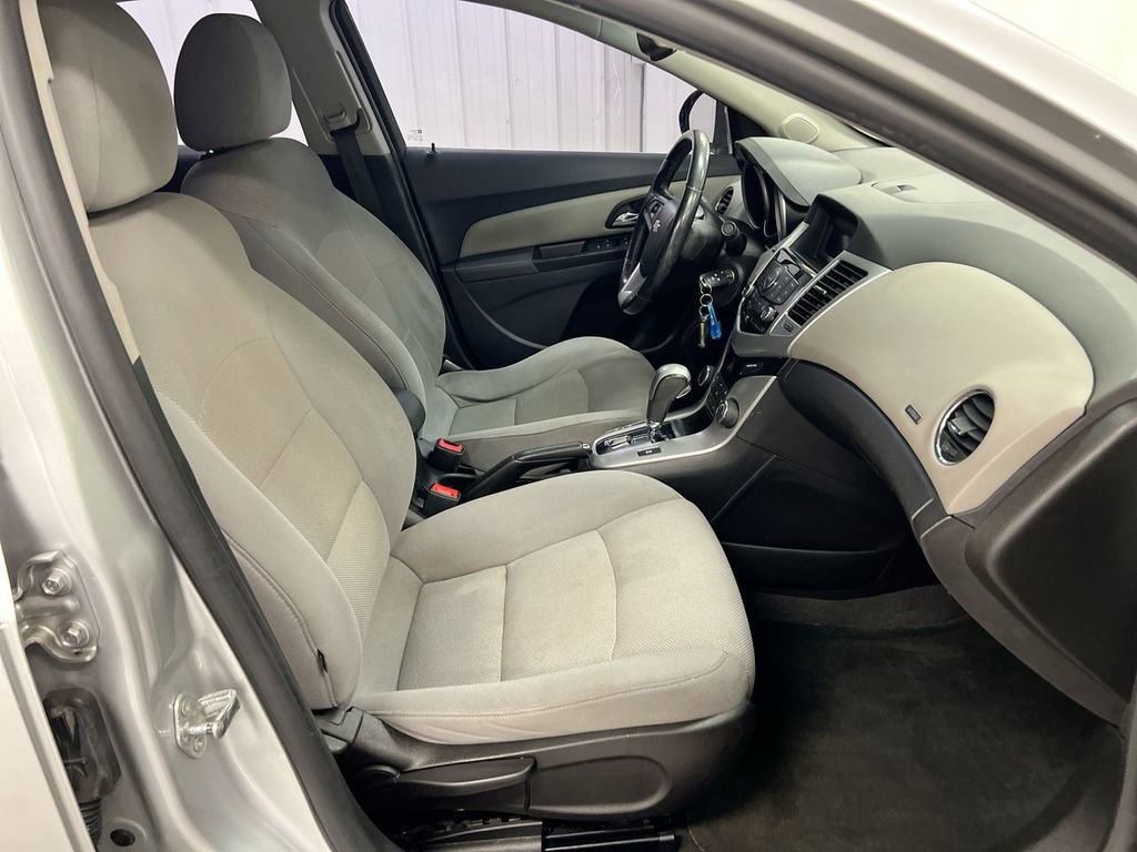 Used 2014 Chevrolet Cruze LT FWD image 15