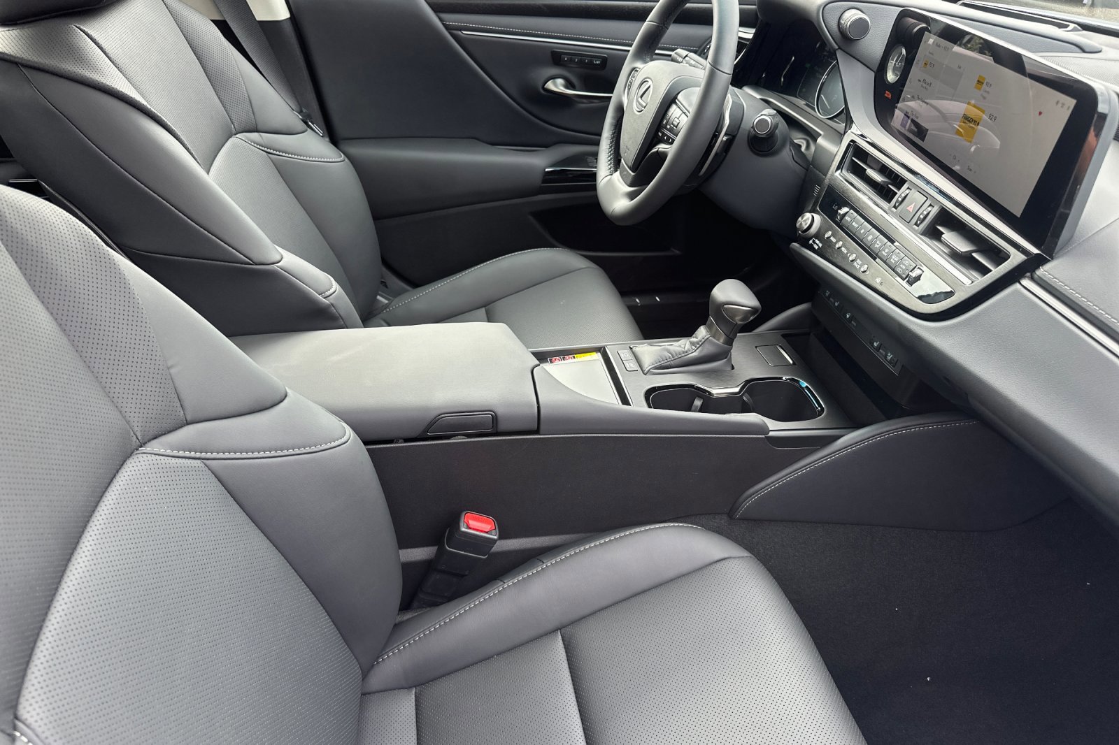 New 2025 Lexus ES 300h w/ Premium Package image 15