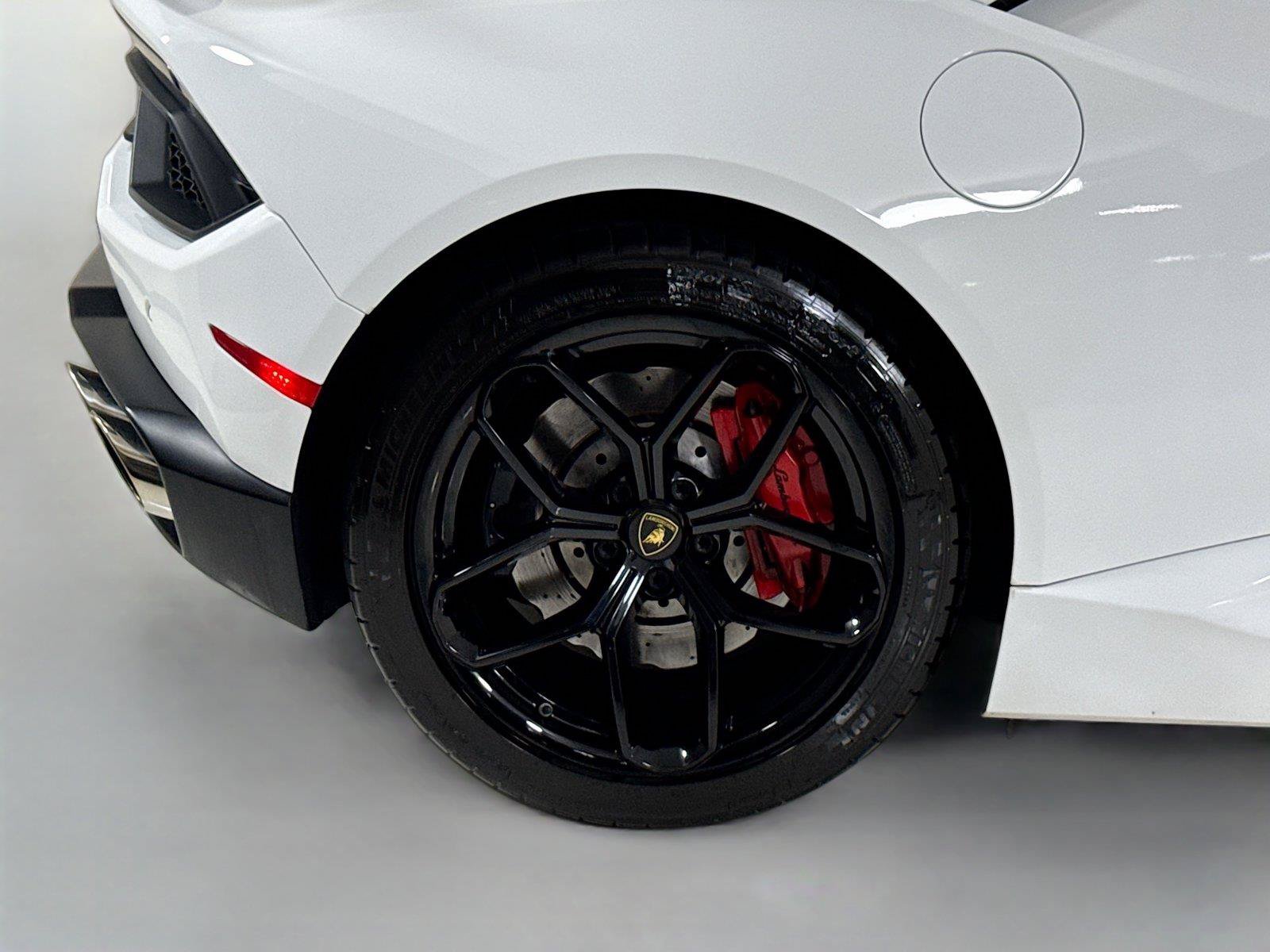 Used 2019 Lamborghini Huracan LP 580-2 RWD image 36