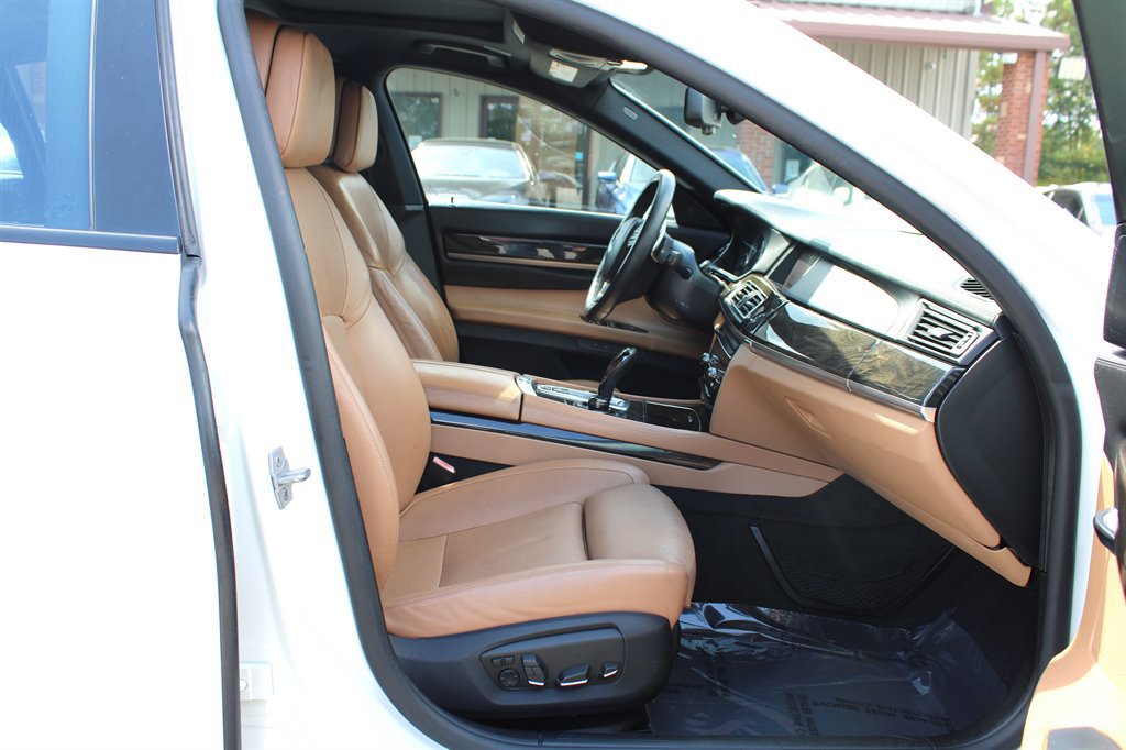 Used 2013 BMW 750Li RWD image 16