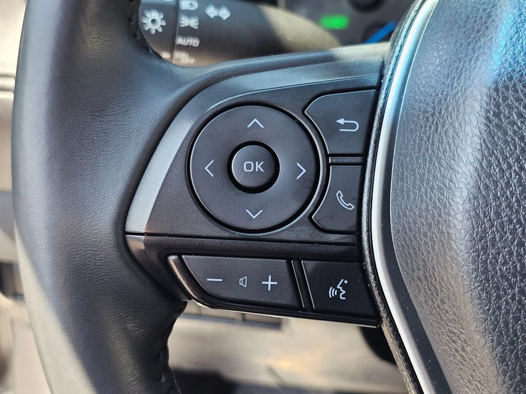 Certified 2023 Toyota Venza LE AWD/4WD image 32