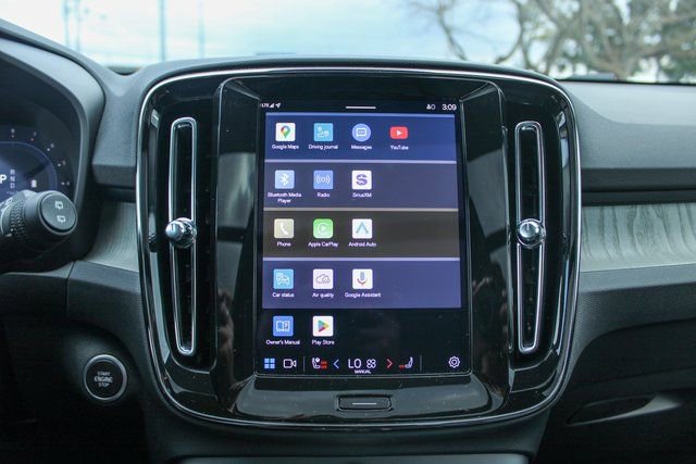 Used 2025 Volvo XC40 B5 Plus image 20