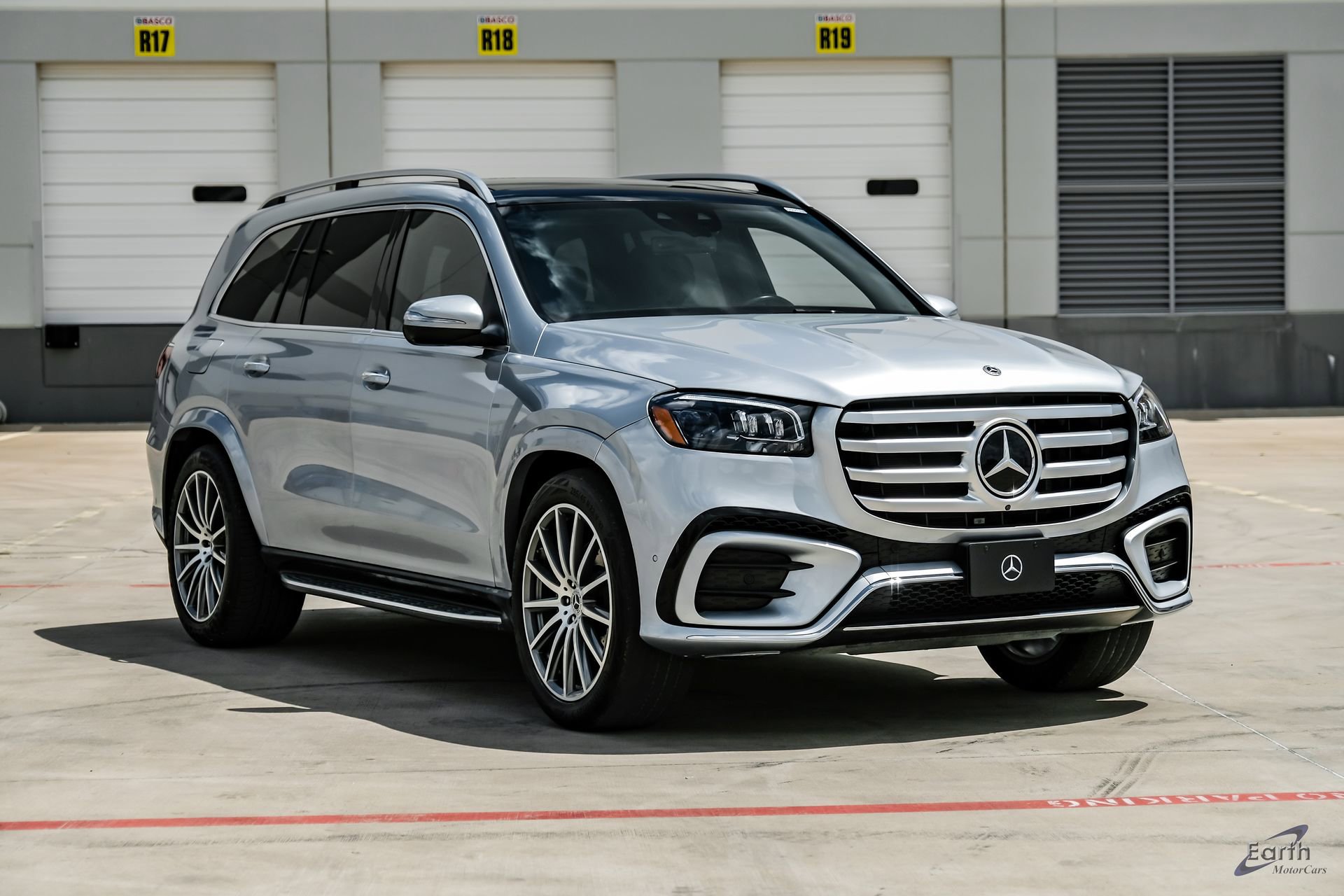 Used 2025 Mercedes-Benz GLS 580 4MATIC image 23
