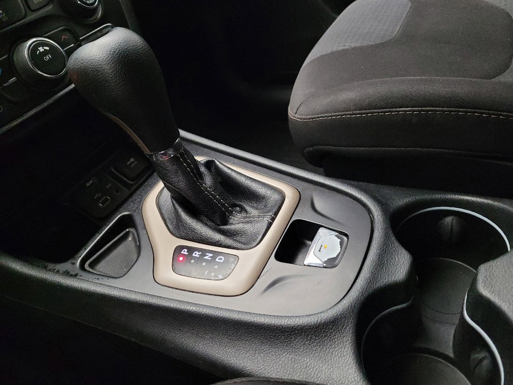 Used 2015 Toyota Camry LE FWD image 26
