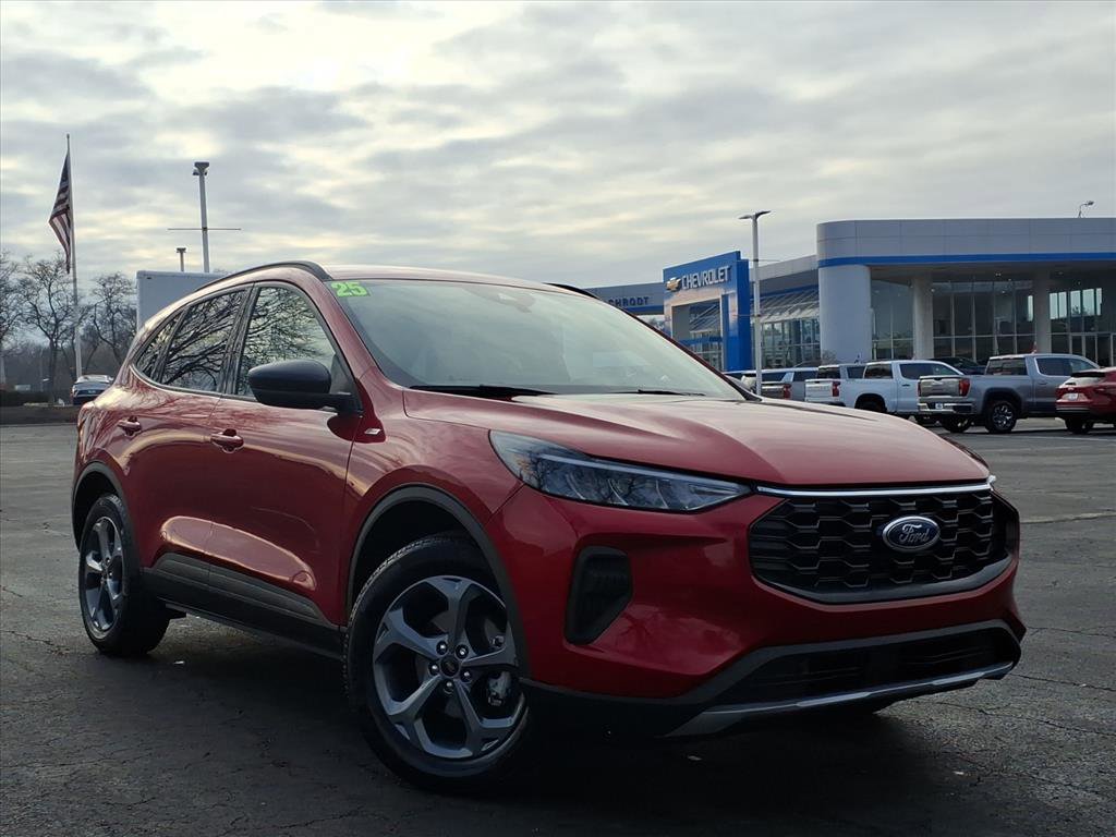 Used 2025 Ford Escape ST-Line FWD image 1