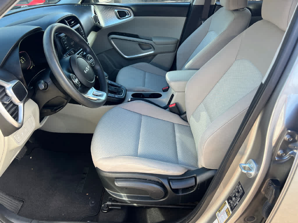 Used 2023 Kia Soul LX w/ LX Technology Package FWD image 9