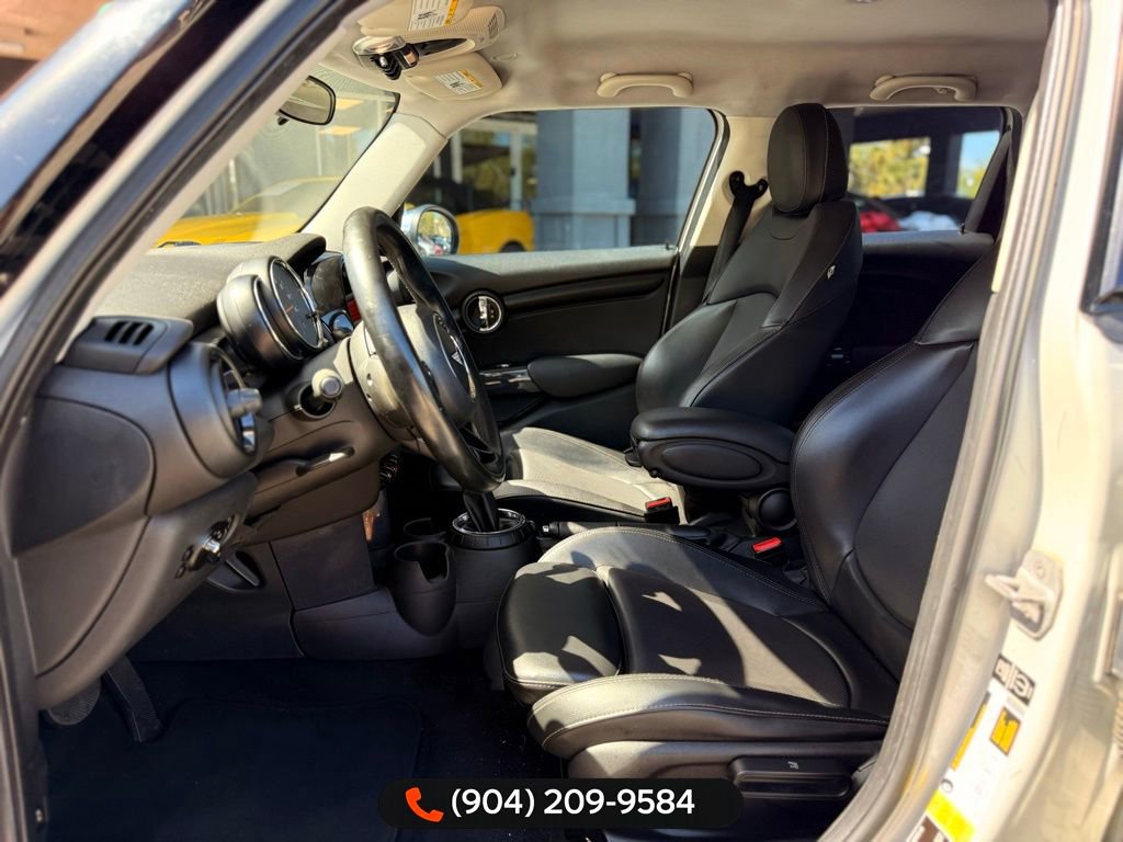 Used 2015 MINI Cooper 4-Door Hardtop image 22