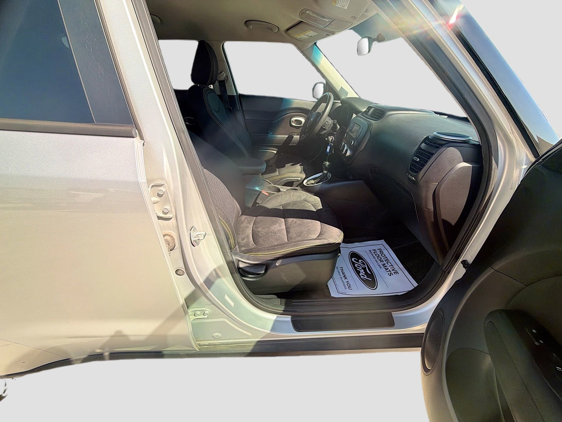 Used 2016 Kia Soul + image 27