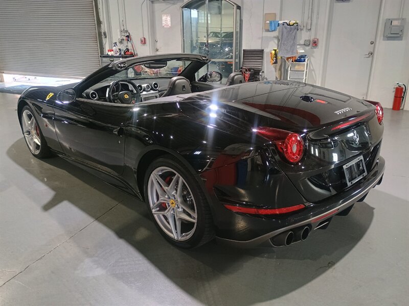 Used 2018 Ferrari California T RWD image 3