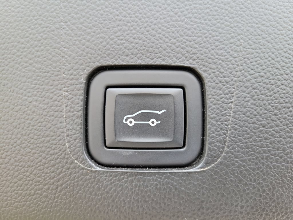 Used 2023 Chevrolet Traverse LT w/ LPO, Floor Liner Package AWD/4WD image 10