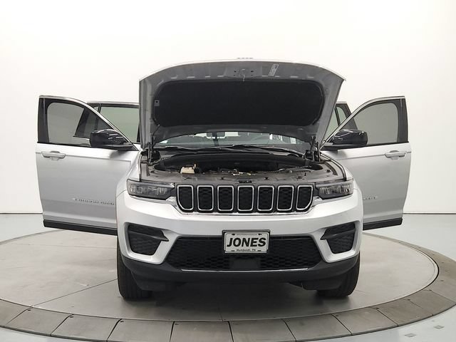 Used 2024 Jeep Grand Cherokee Laredo X w/ Luxury Tech Group I AWD/4WD image 10