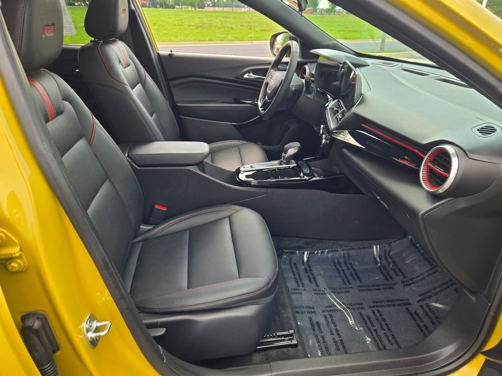 Used 2024 Chevrolet Trax RS w/ Sunroof Package image 6